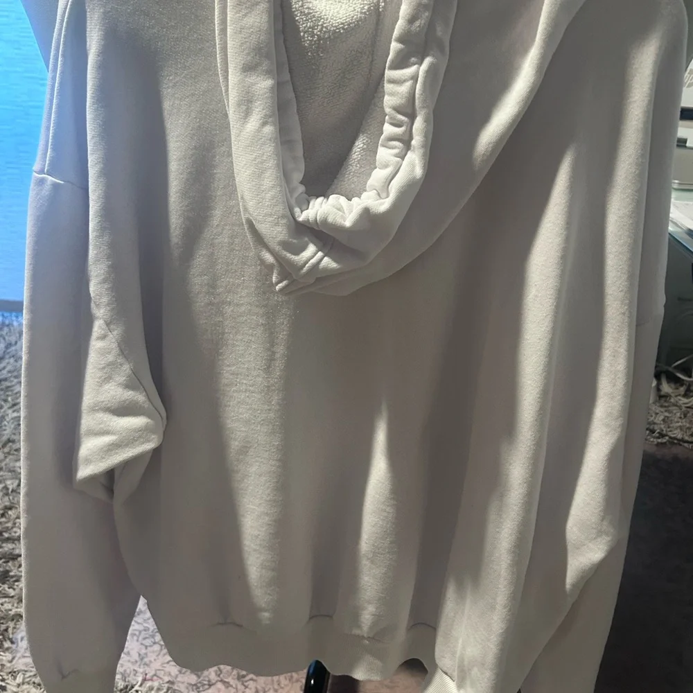 ALO Yoga white Hoodie with Embroidered Logo - Picture 6 of 13